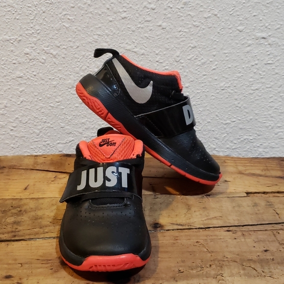 nike team hustle d8 just do it
